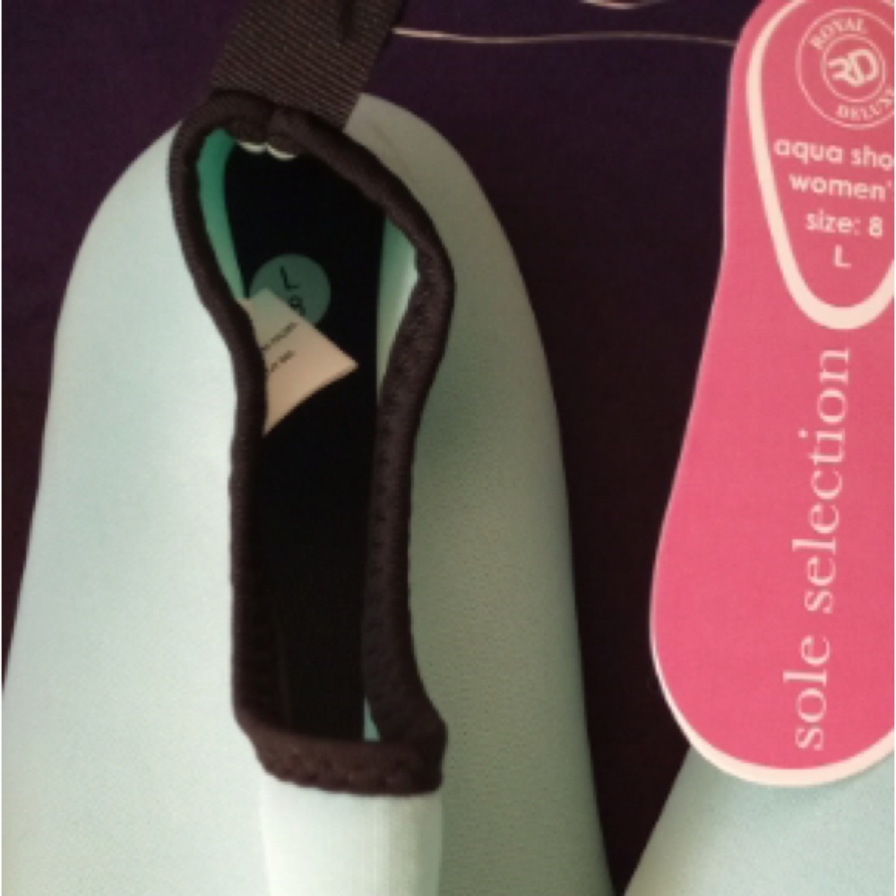 You don’t see them. But they see you. Water Shoes Woman’s. Their habitat - Picture 14 of 15